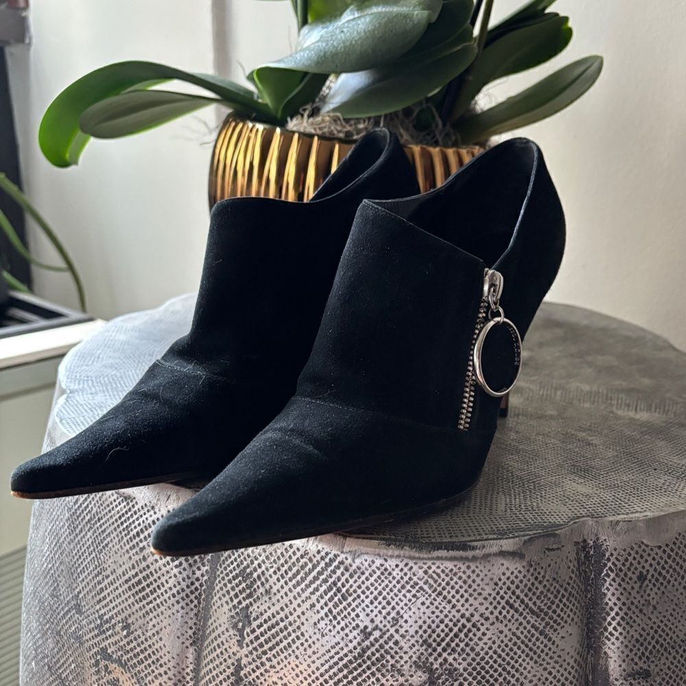 SERGIO ROSSI Ankle Bootie Black Suede Point Toe Slim Heel Zip O Ring 6.5